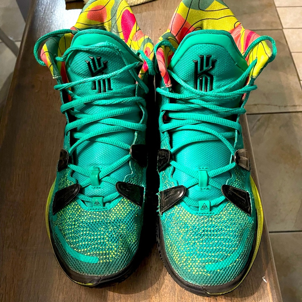 Men’s Kyrie 7 Basketball Sneakers
